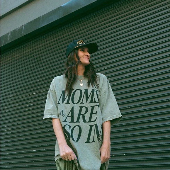 NWT SlyFox x Karrie Locher Moms Are So In Motherhood Graphic Tee Small - Picture 5 of 8